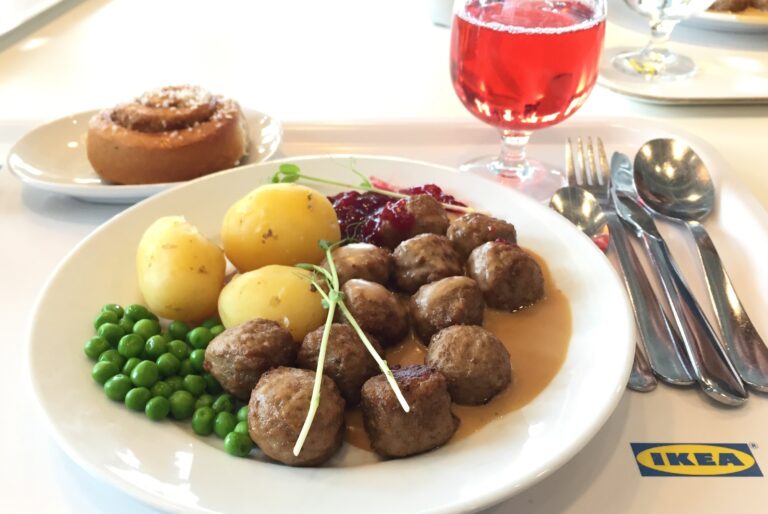 Can you recommend some Swedish dishes for vegetarians?