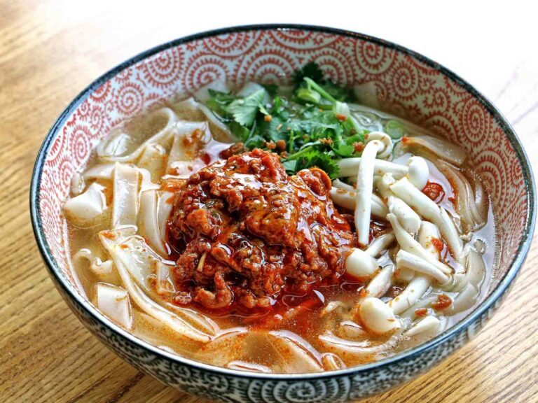 What is a typical Laotian breakfast like?