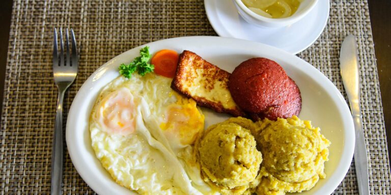 What is Dominican Republic cuisine known for?