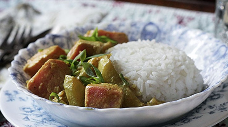 What is Tuvaluan cuisine known for?