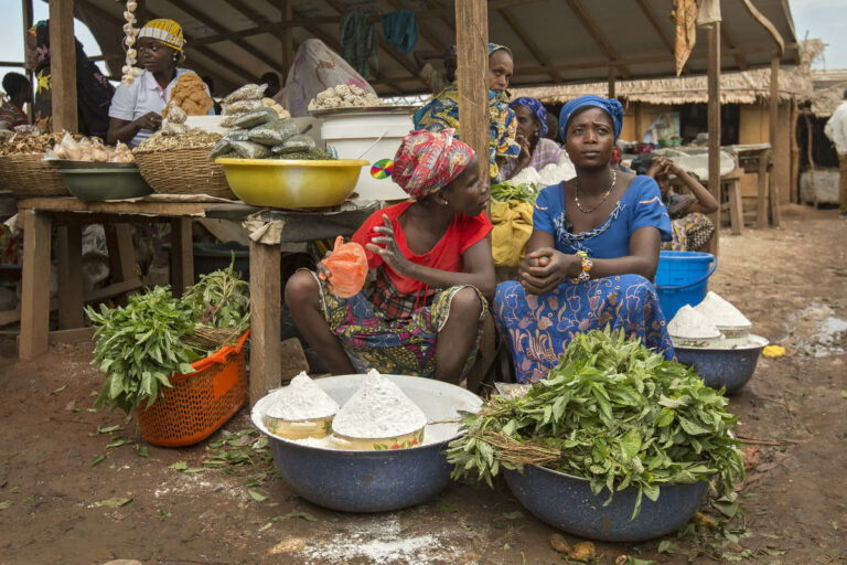 Are there any traditional cooking techniques unique to Central African Republic cuisine?