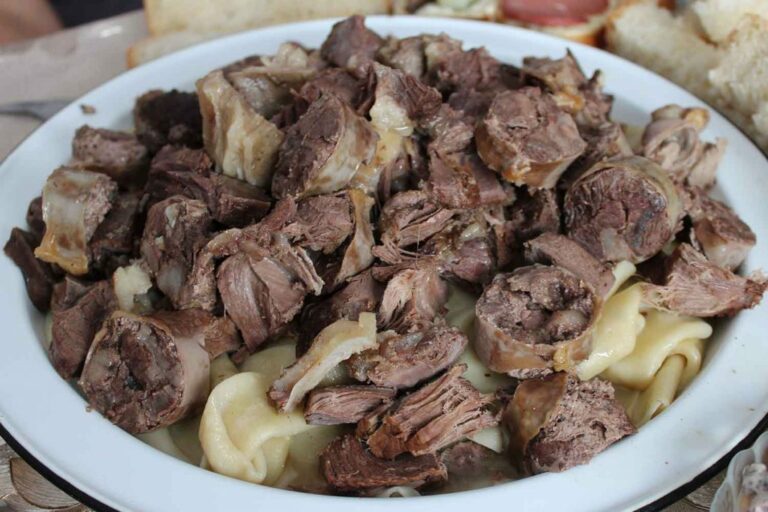 What is a typical Kazakh breakfast like?