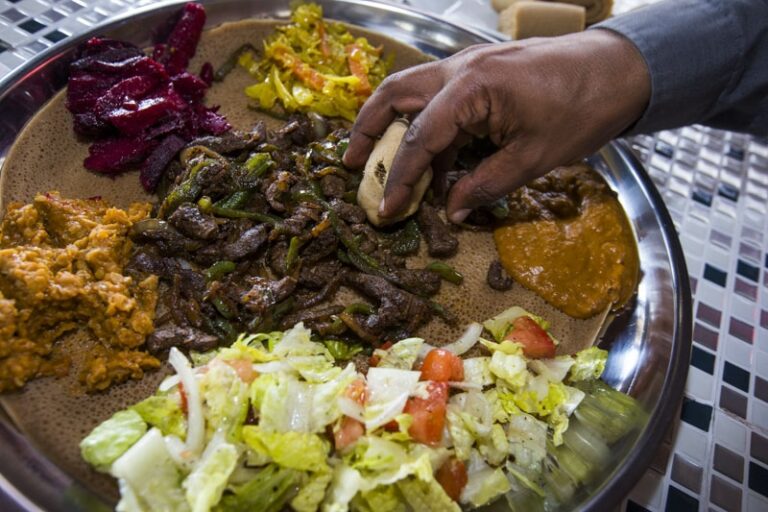 What are some traditional snacks or appetizers in Eritrea?