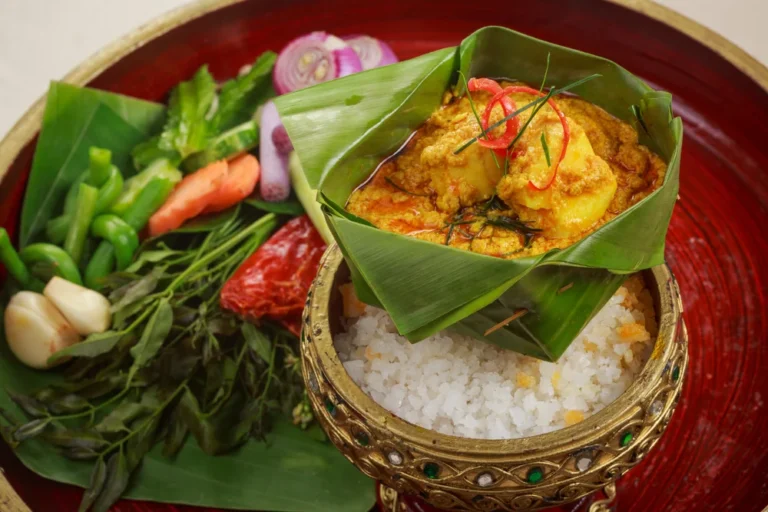 What are some traditional snacks or appetizers in Cambodia?