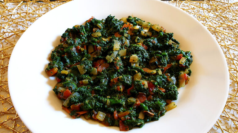 What are the staple foods in Zimbabwean cuisine?