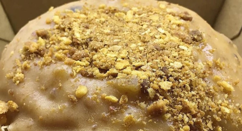 Golden Gaytime Ice Cream: Recreate this iconic Australian ice cream treat with layers of vanilla and toffee ice cream, coated in chocolate and biscuit crumbs.