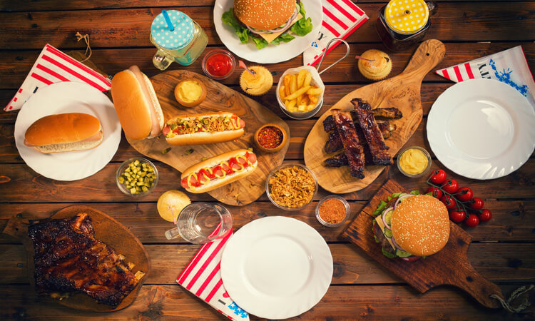 How does American cuisine vary across different regions of the United States?