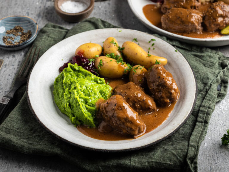 Can you suggest some Norwegian dishes that are suitable for those with dietary restrictions, such as gluten-free or dairy-free options?