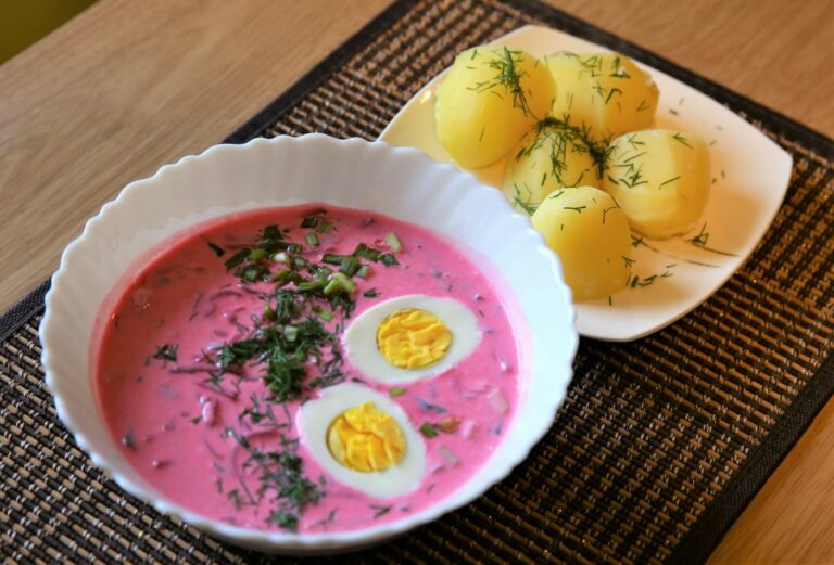 Can you find any influences from Lithuanian arts or crafts in the cuisine?