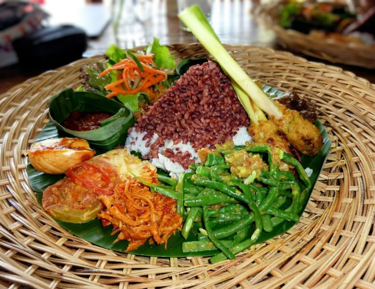 How does Indonesian cuisine differ between Java, Sumatra, Bali, and other regions?