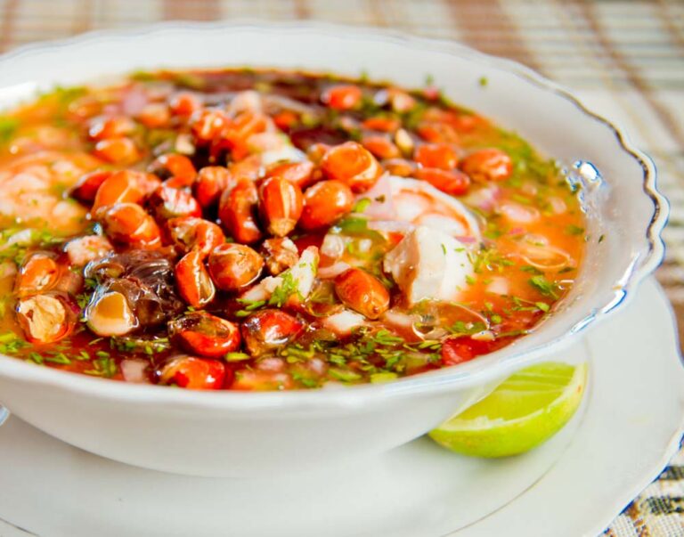 What are the main ingredients used in Ecuadorian dishes?