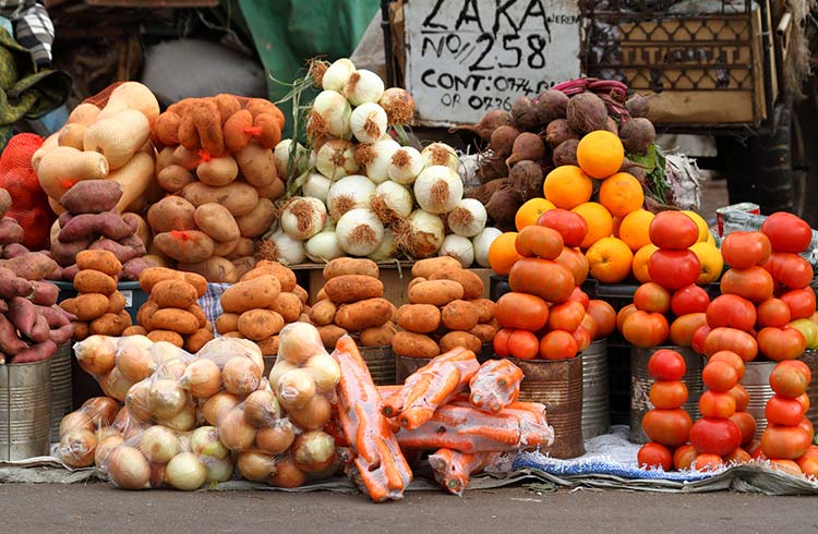 What are some popular street food snacks in Zimbabwe?