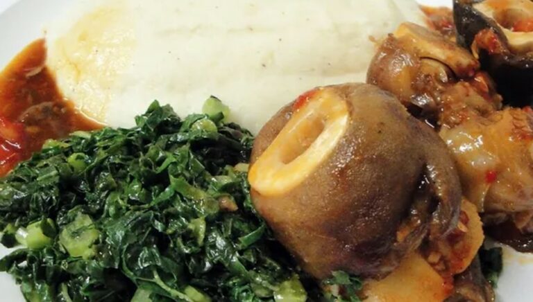 What are some popular fruits and vegetables used in Zimbabwean dishes?