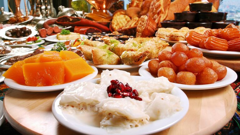 Are there any traditional sweets or pastries in Egyptian cuisine?