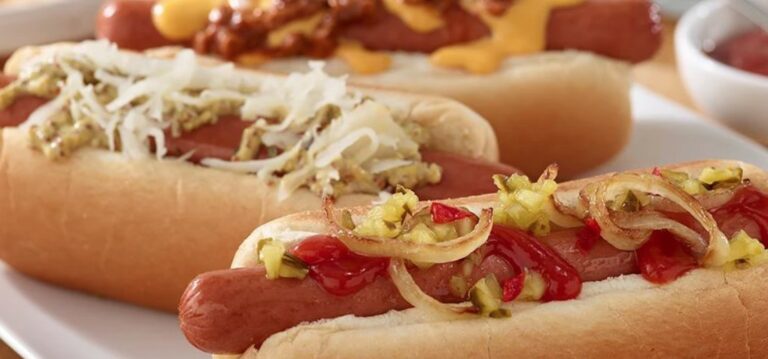 What are some American dishes that are popular during American holidays or special occasions?