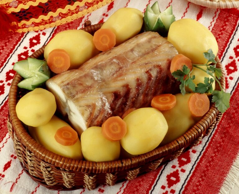 What are some traditional Belarusian spice blends used in cooking?