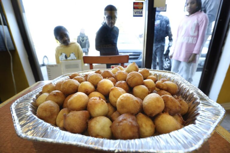 Are there any street food markets or areas in Congo that are worth visiting?