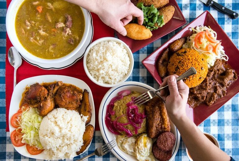 Can you recommend some must-try Dominican Republic street foods?