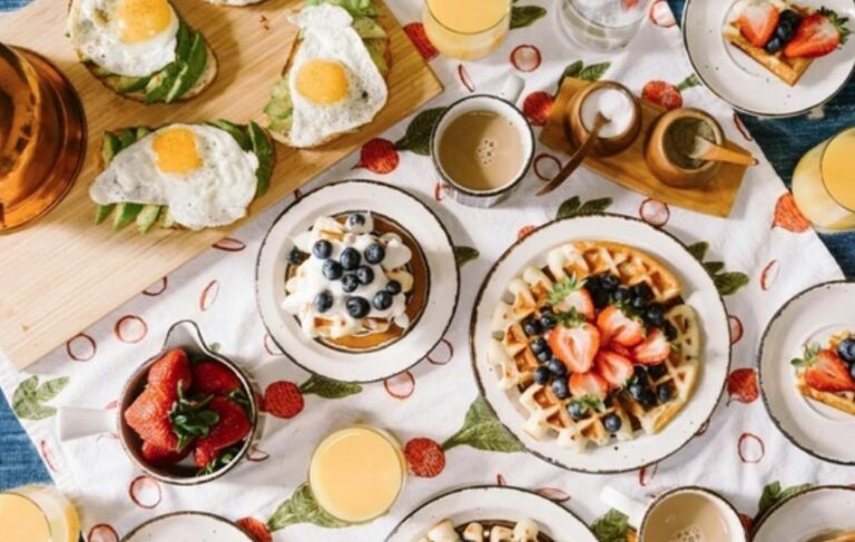 What are some traditional Armenian breakfast items?
