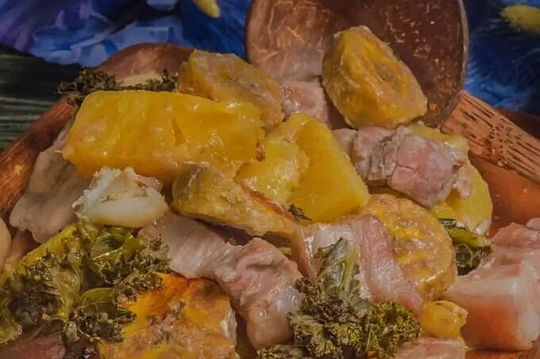 What are some traditional Papua New Guinean dishes?