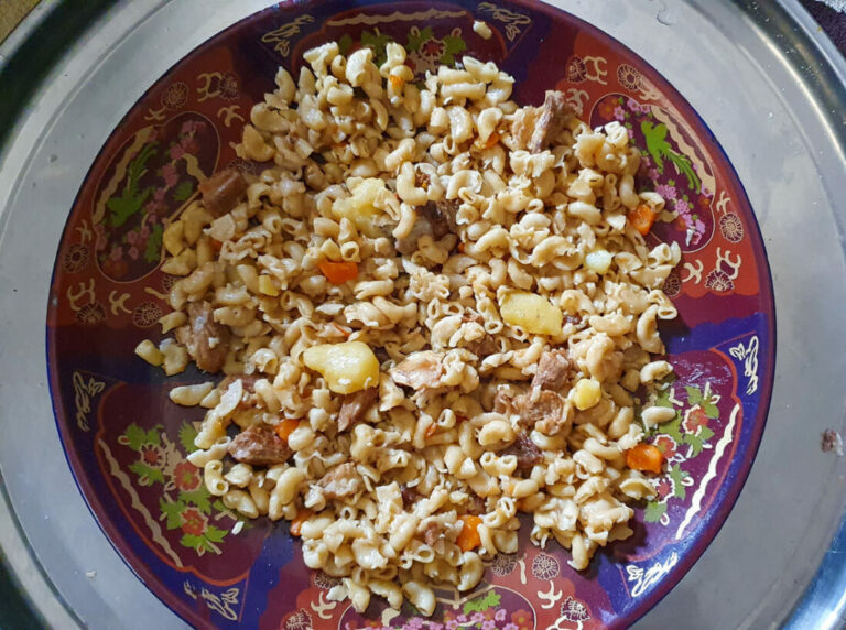 Are dates a commonly used ingredient in Mauritanian cuisine?
