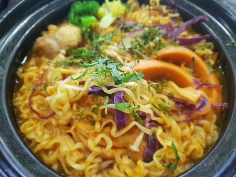 Is Myanmar cuisine spicy?