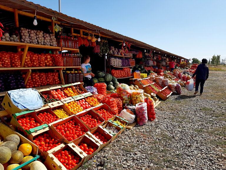 Are there any food markets or festivals in Russia?