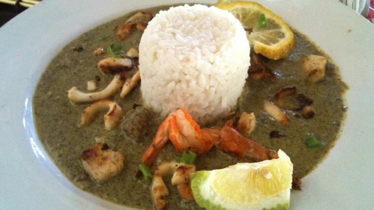 What are the main ingredients used in Mozambican cuisine?
