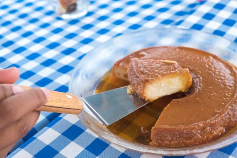 Can you tell me about the traditional breakfast options in Cabo Verde?