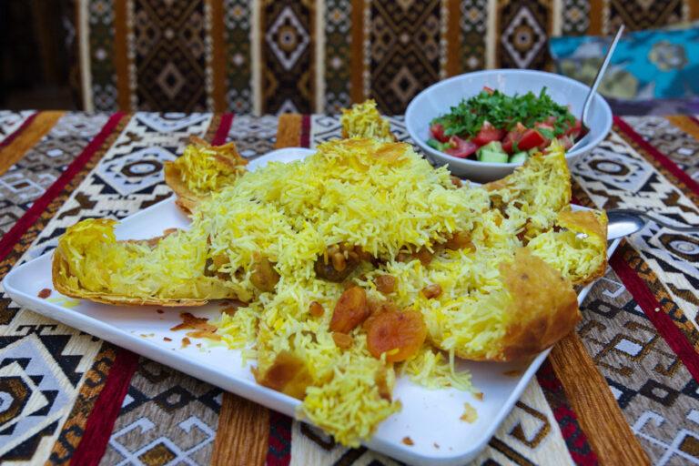 What are some traditional Azerbaijani spice blends used in cooking?