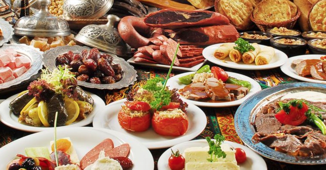 Are there any Turkish dishes with influences from Turkish street food culture?
