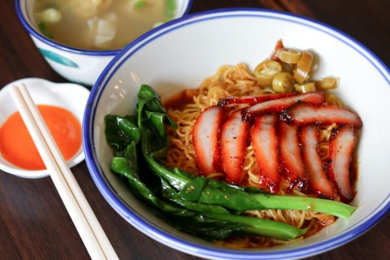 Are there any regional specialties within Singaporean cuisine?