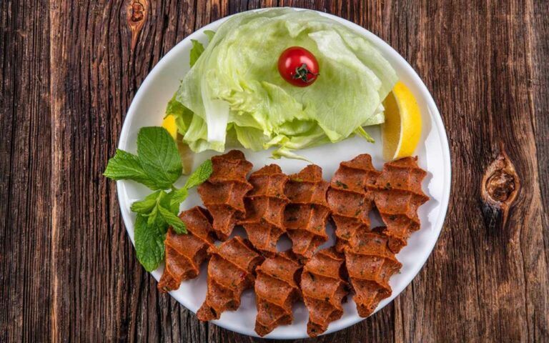 What are some traditional Armenian spice blends used in cooking?