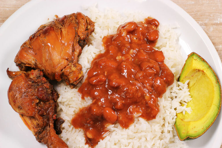 What are some popular street foods in the Dominican Republic?