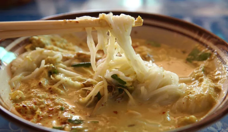 Can you tell me about the traditional breakfast options in Cambodia?