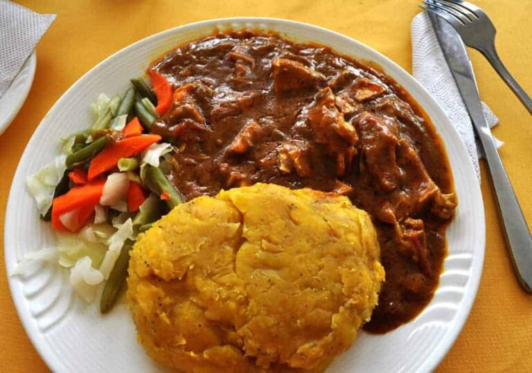 What are some traditional Ugandan snacks?