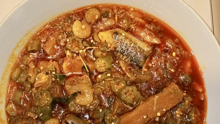 Can you recommend any must-try street foods in Sierra Leone?