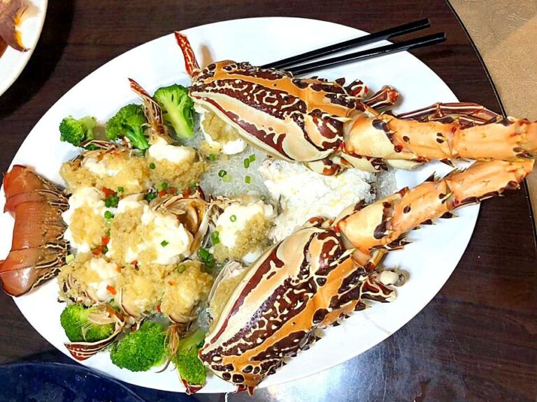 What are some traditional Palauan dishes?