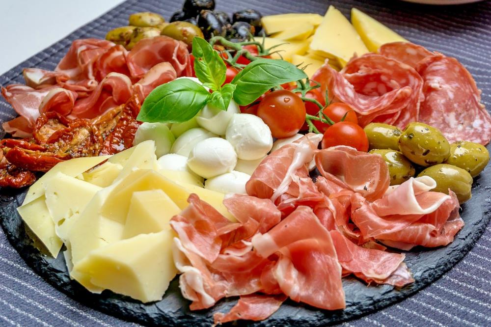 Can you find any influences from Italian fishing or coastal traditions in the cuisine?