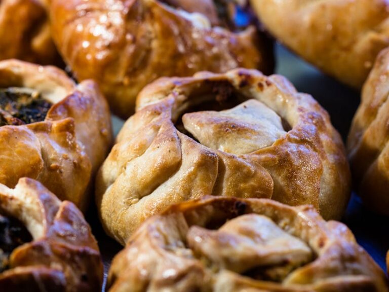 What are some popular street foods in Malta?