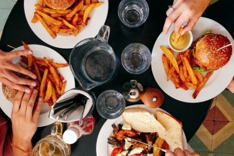 Are there any dietary restrictions in Australian cuisine?