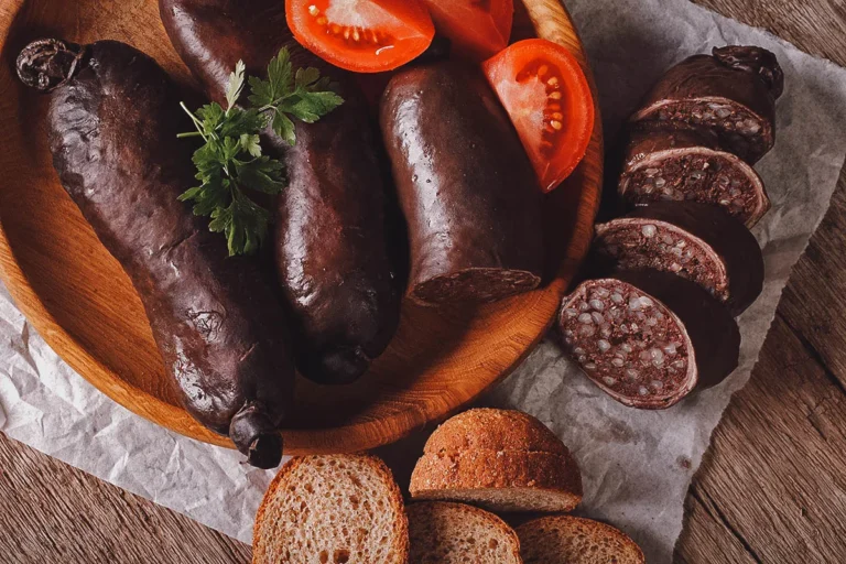 Can you tell me about the influence of Scandinavian, German, and Russian cuisines on Estonian dishes?