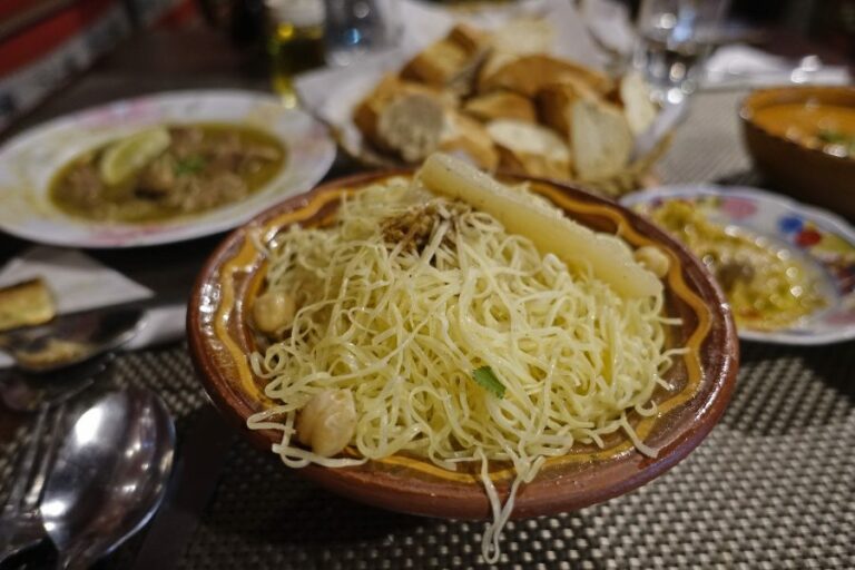 Are there any specific etiquette or customs associated with Algerian dining?