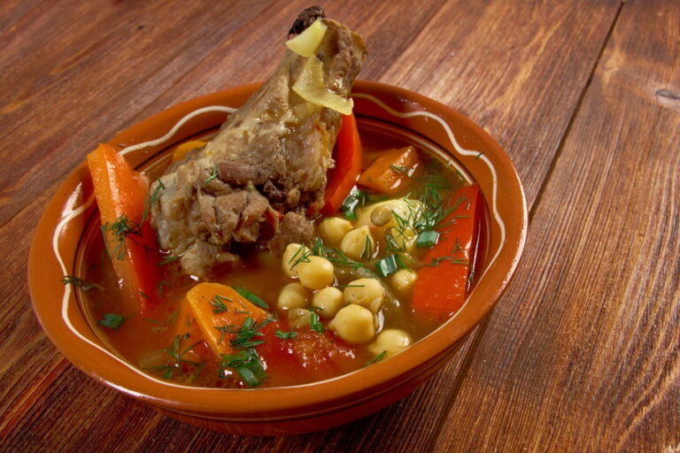 Are there any Turkmen dishes with influences from Turkmenistan’s cultural celebrations?