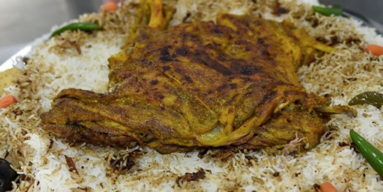 Are there any unique dining customs or etiquette in Saudi Arabia?