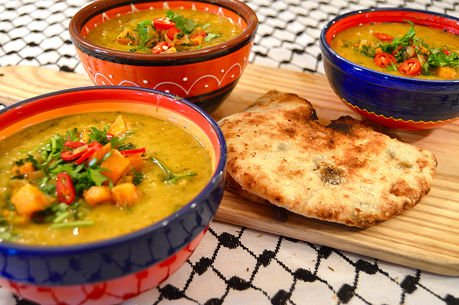 Can you tell me about the use of olive oil and spices in Palestinian cooking?