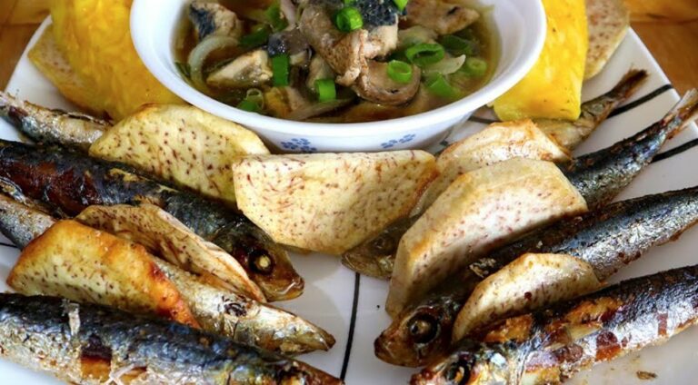 Are there any food markets or festivals in Palau?