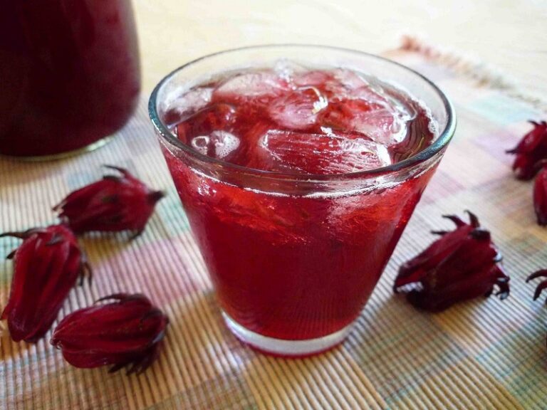 What are some popular beverages in Trinidad and Tobago?