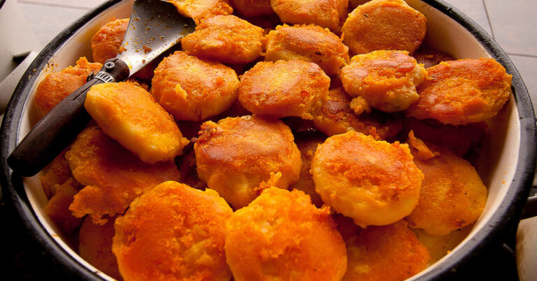 How does Ecuadorian cuisine differ from other Latin American cuisines?
