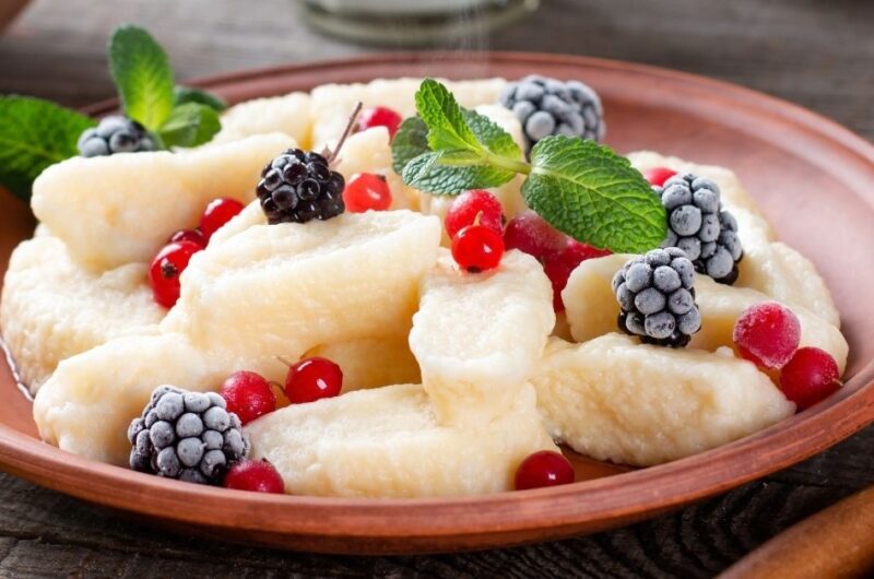 How do Ukrainian desserts differ from other Eastern European desserts?